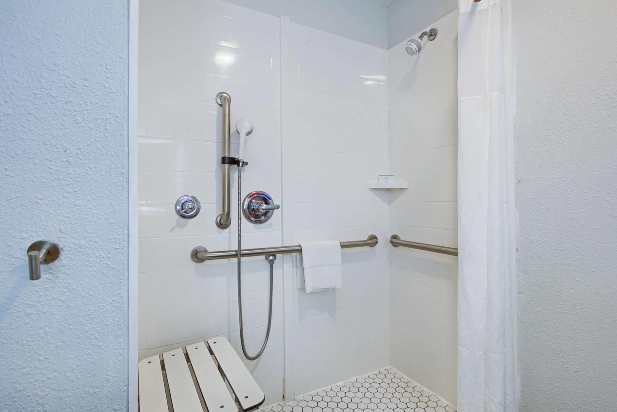 Hampton Inn Слиделл Экстерьер фото